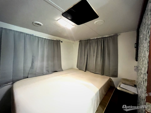 2015 Forest River Sunseeker 3170DS Ford RV Photo 4