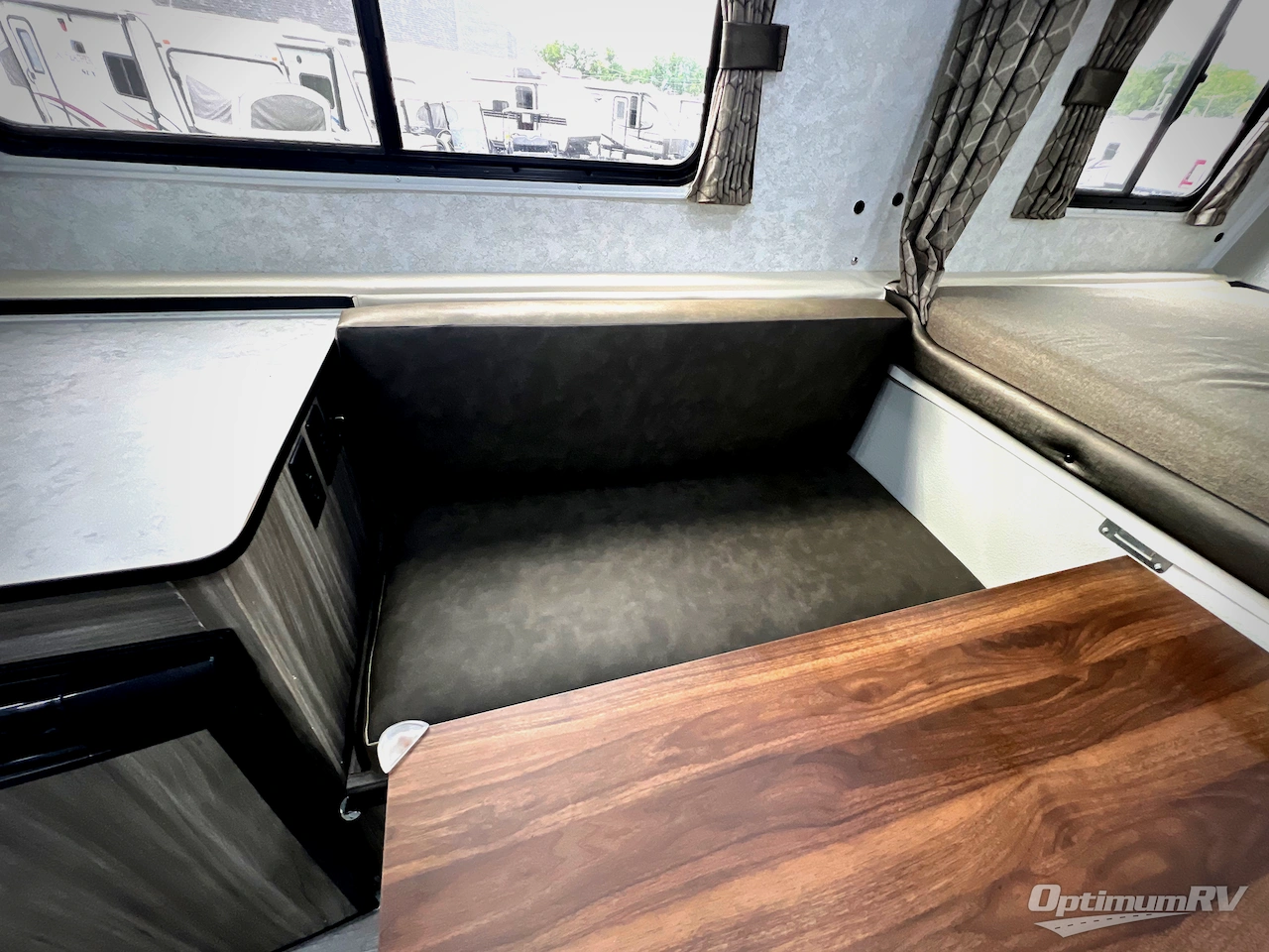 2022 TrailManor 2720 Series 2720QB Photo 5