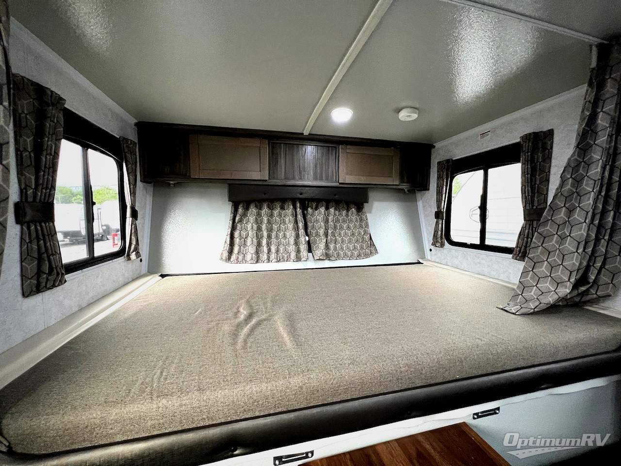 2022 TrailManor 2720 Series 2720QB Photo 8