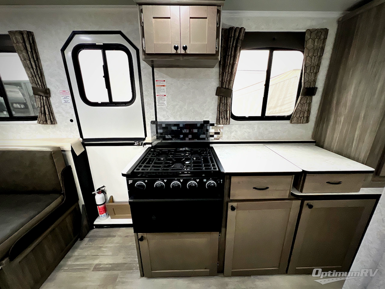 2022 TrailManor 2720 Series 2720QB Photo 13