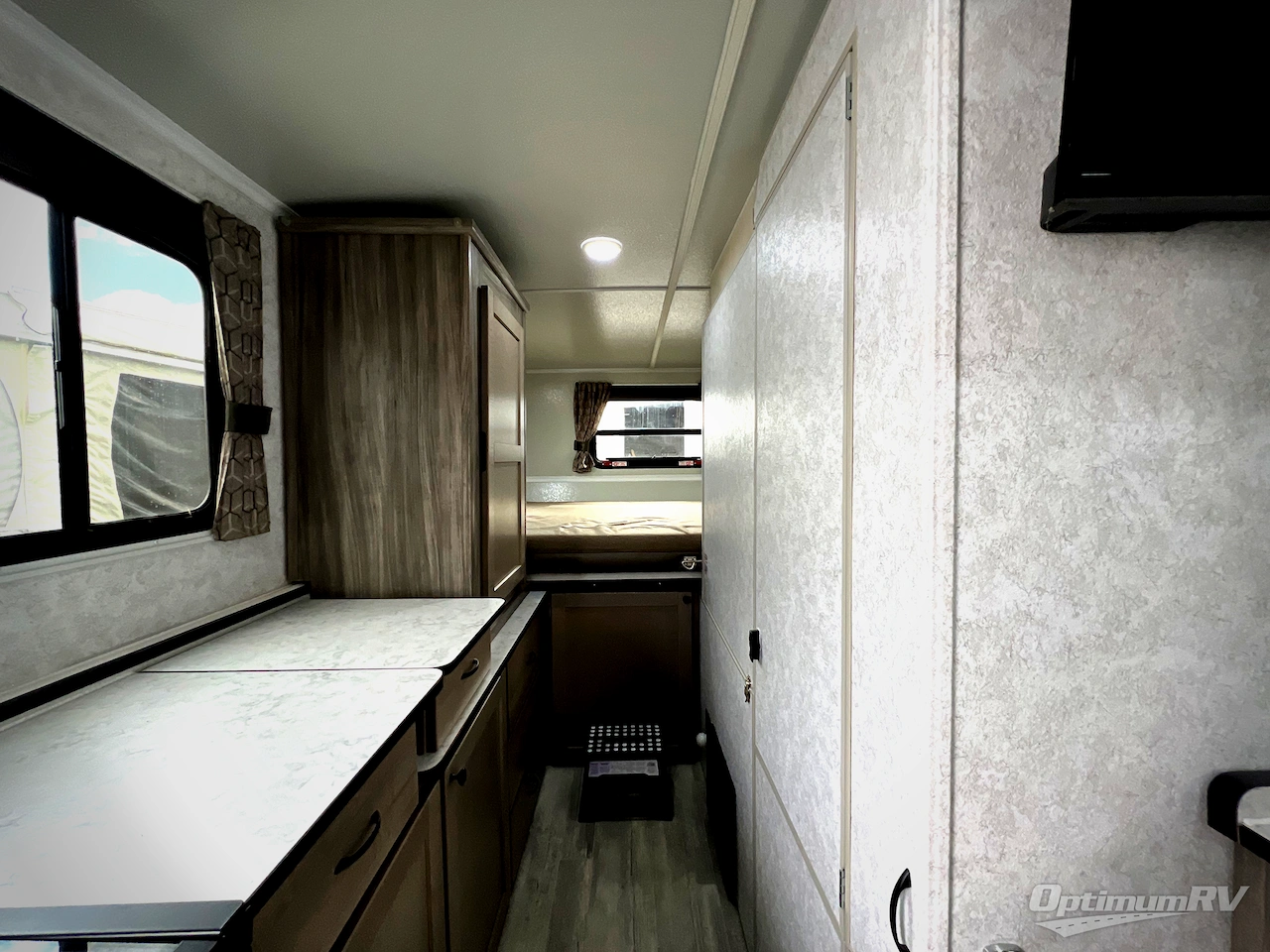 2022 TrailManor 2720 Series 2720QB Photo 15