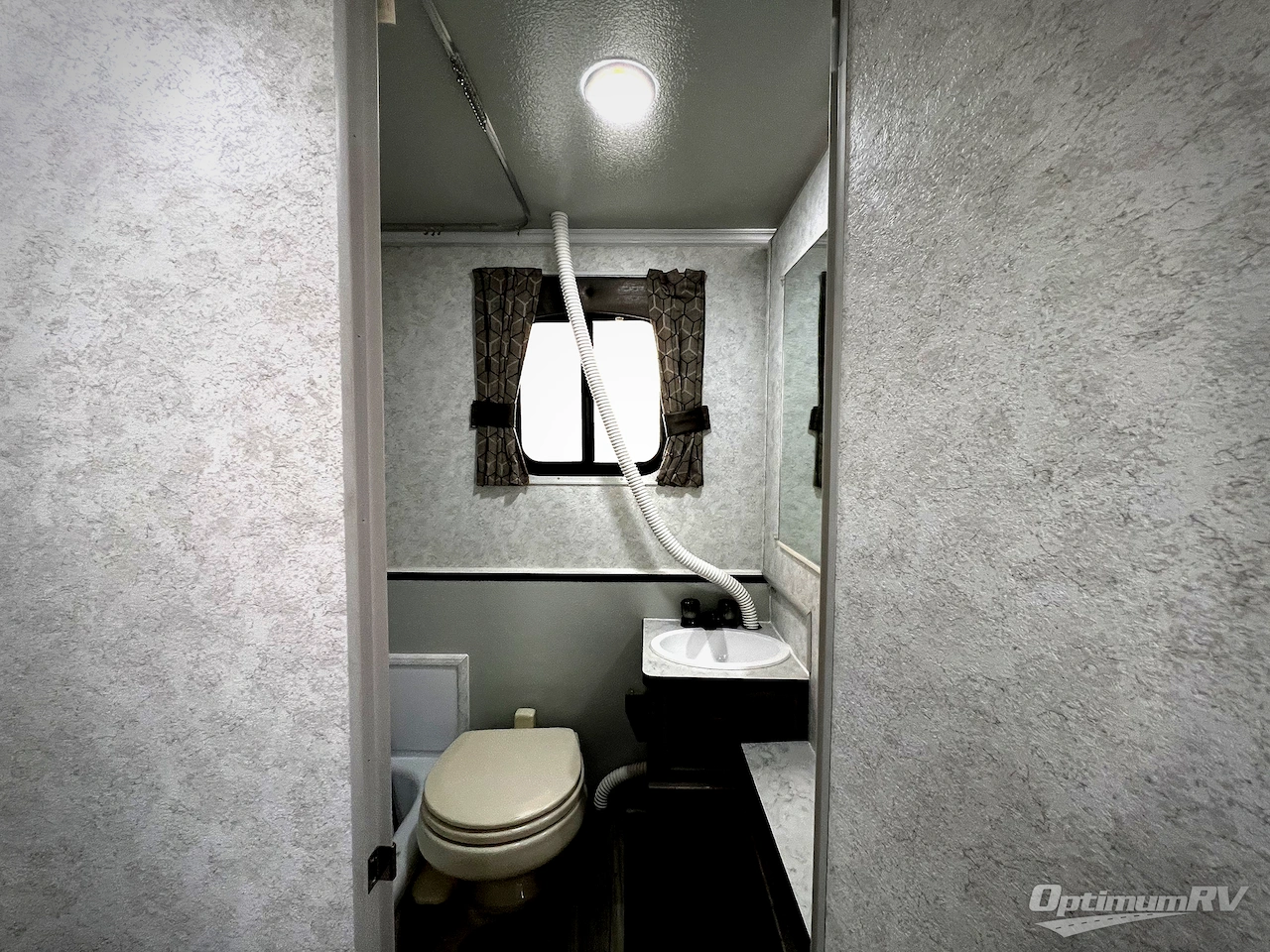 2022 TrailManor 2720 Series 2720QB Photo 16