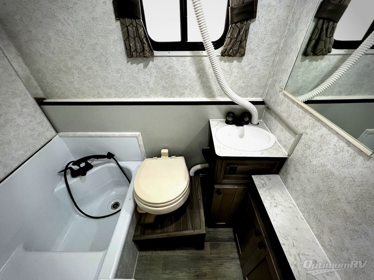 2022 TrailManor 2720 Series 2720QB Photo 17