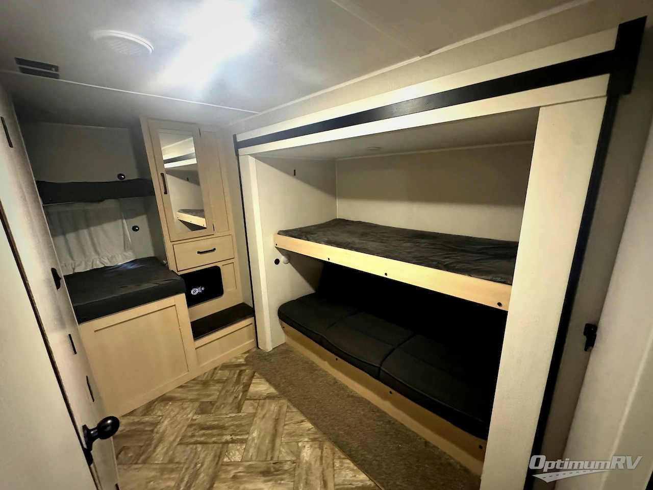 2023 Palomino Puma 32BH2B Photo 9