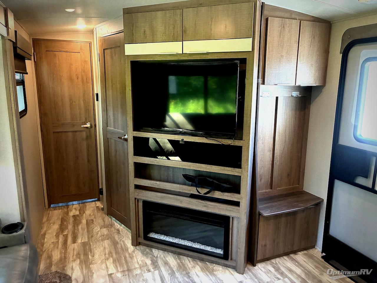 2020 Grand Design Imagine 3250BH Photo 15