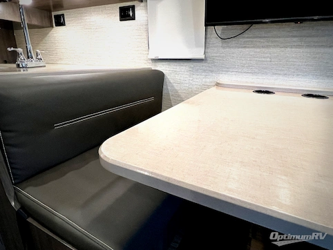 2020 Winnebago Vista 31B RV Photo 2