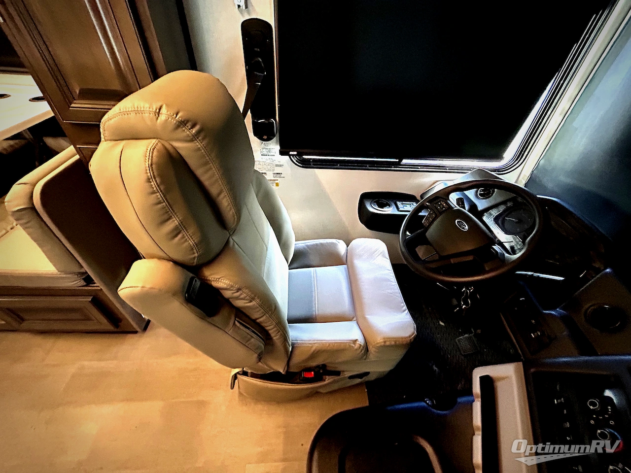 2025 Forest River Georgetown 7 Series 36K7 Photo 7