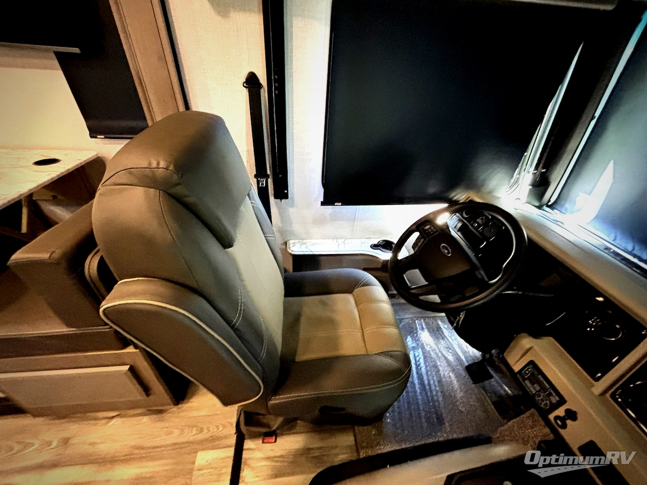 2024 Fleetwood Flair 32N Photo 7