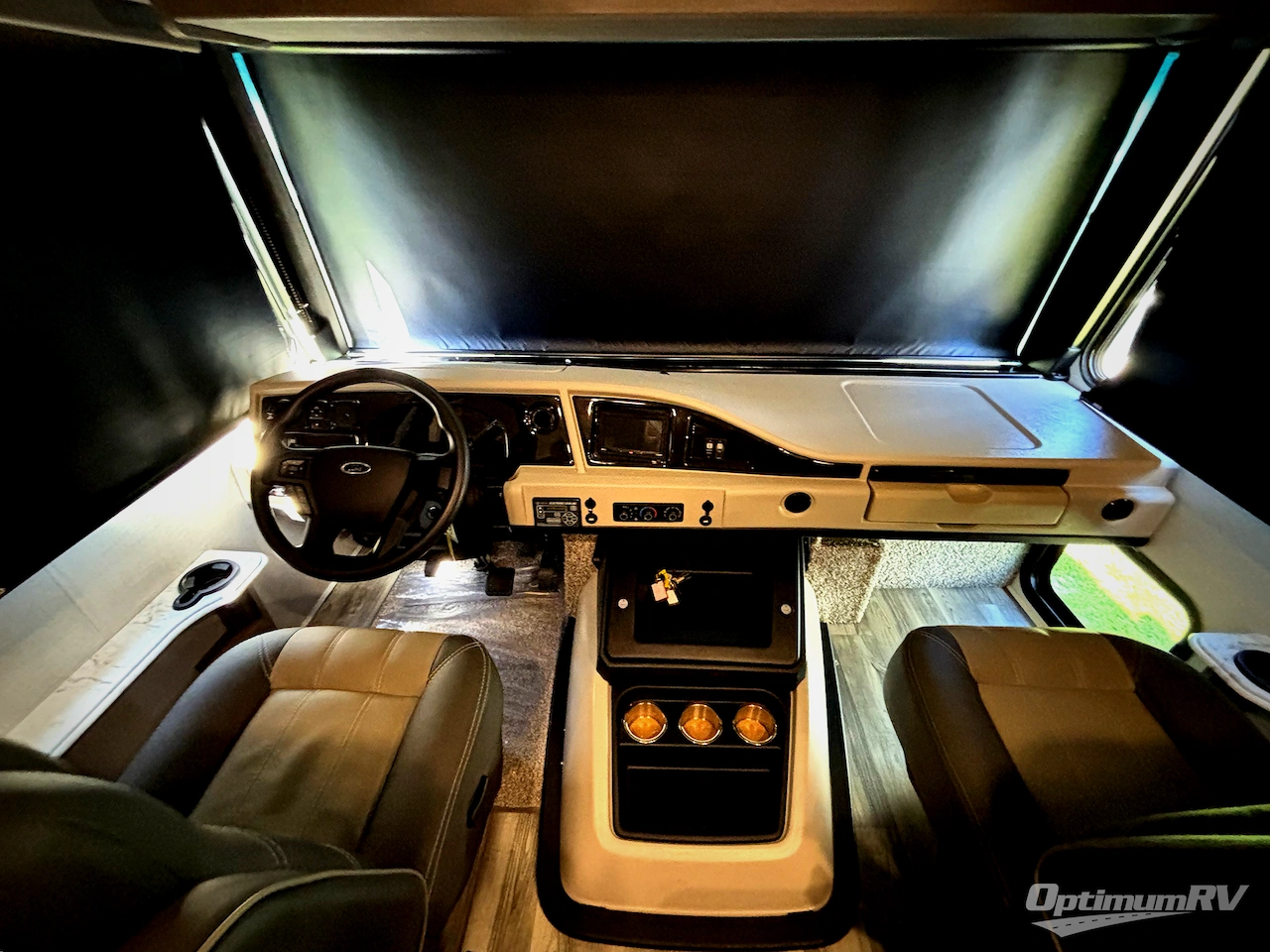 2024 Fleetwood Flair 32N Photo 8