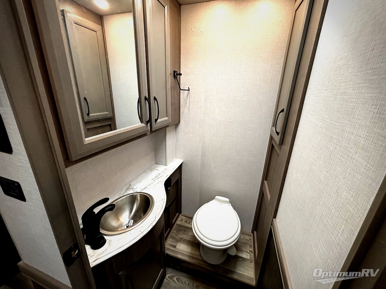 2024 Fleetwood Flair 32N Photo 13