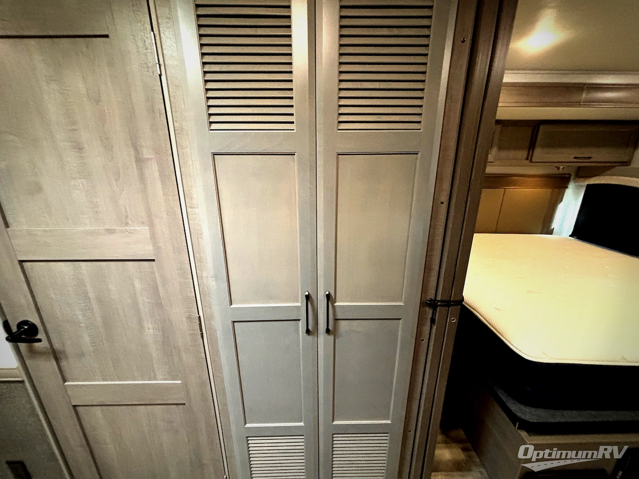 2024 Fleetwood Flair 32N Photo 14