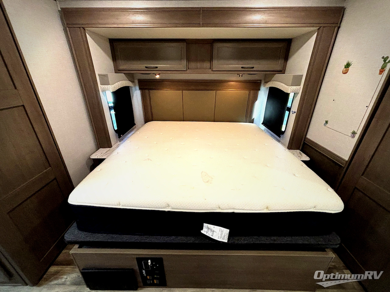 2024 Fleetwood Flair 32N Photo 17