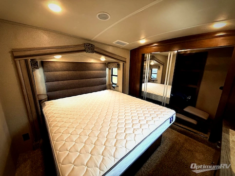 2019 Forest River Cedar Creek Silverback 33IK RV Photo 4