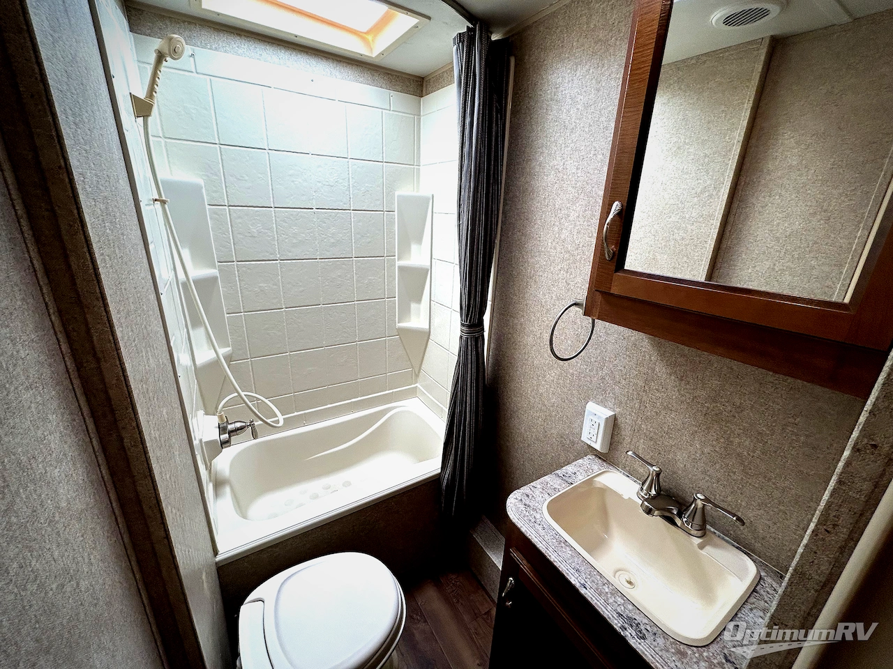 2017 Coachmen Catalina SBX 261BHS Photo 14