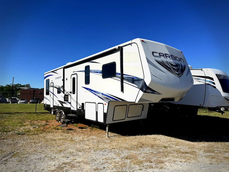 2015 Keystone Carbon 297 RV Photo 1