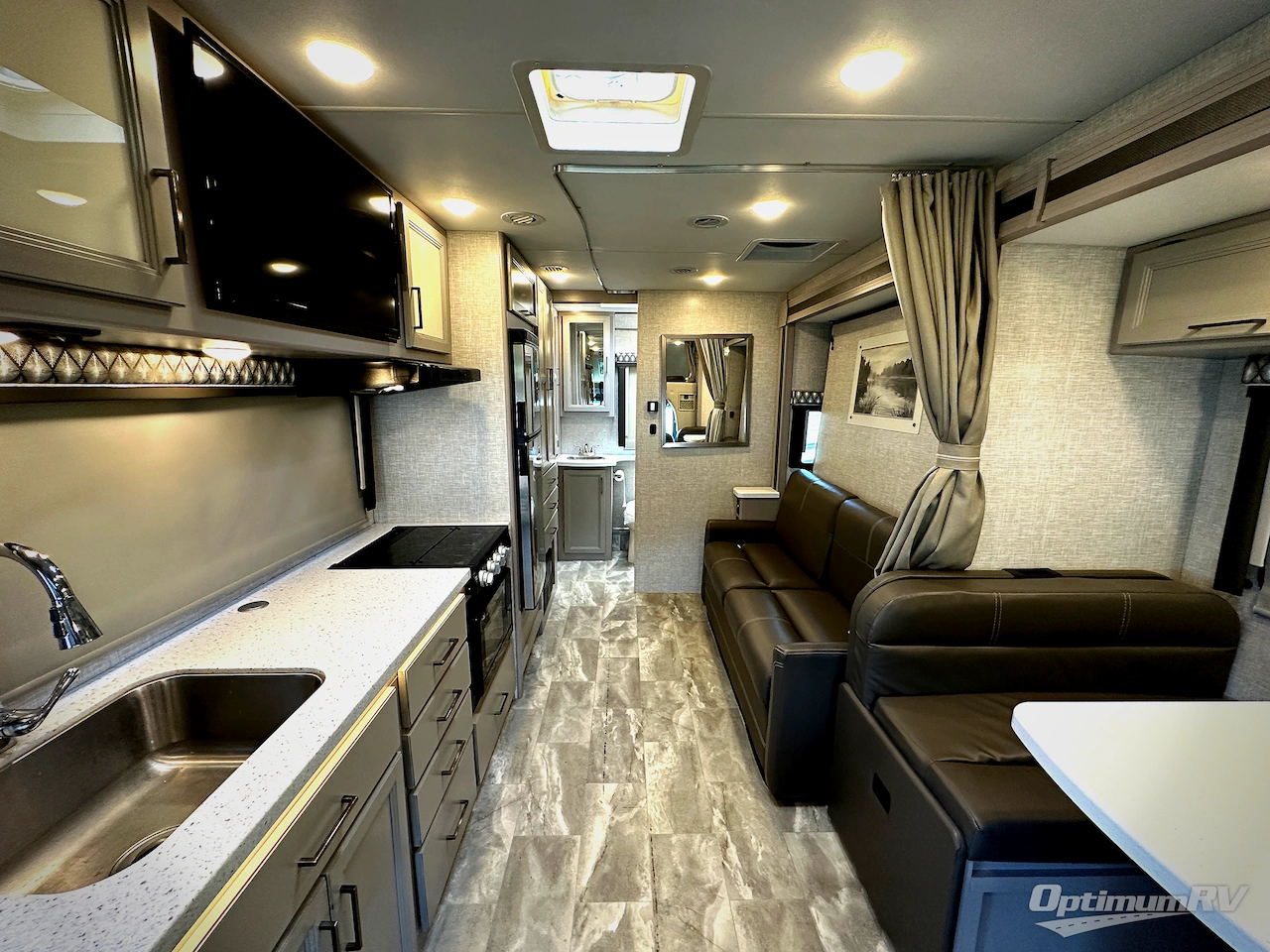 2021 Thor Quantum Sprinter CR24 Photo 6