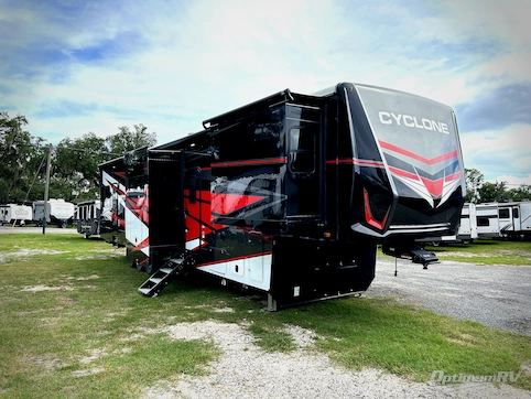 New 2025 Heartland Cyclone 4008 Featured Photo