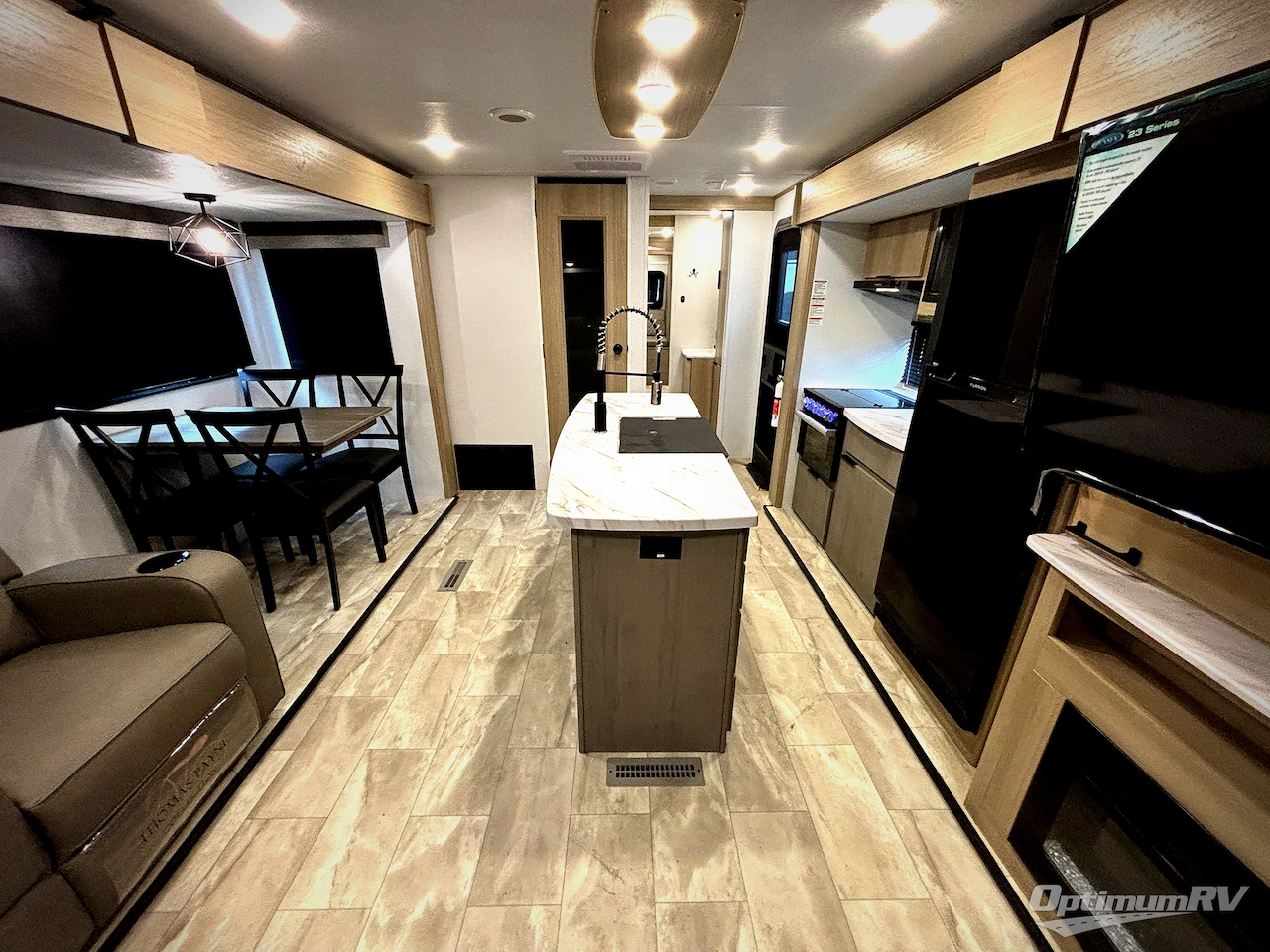 2025 Dutchmen Kodiak Ultimate 3221RLSL Photo 5