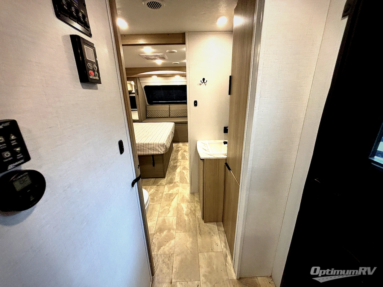 2025 Dutchmen Kodiak Ultimate 3221RLSL Photo 7