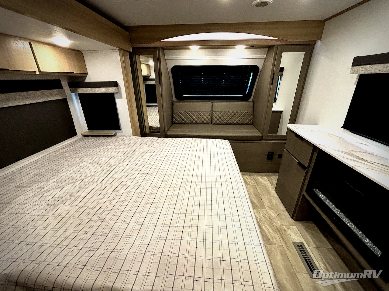 2025 Dutchmen Kodiak Ultimate 3221RLSL Photo 8