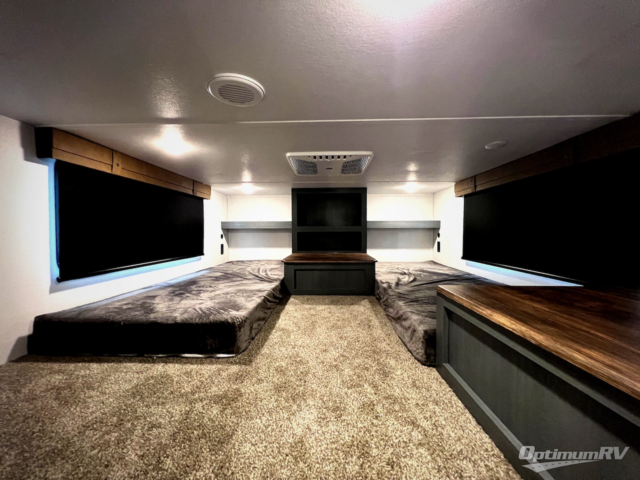 2026 Palomino Puma Destination 420LFT Photo 6