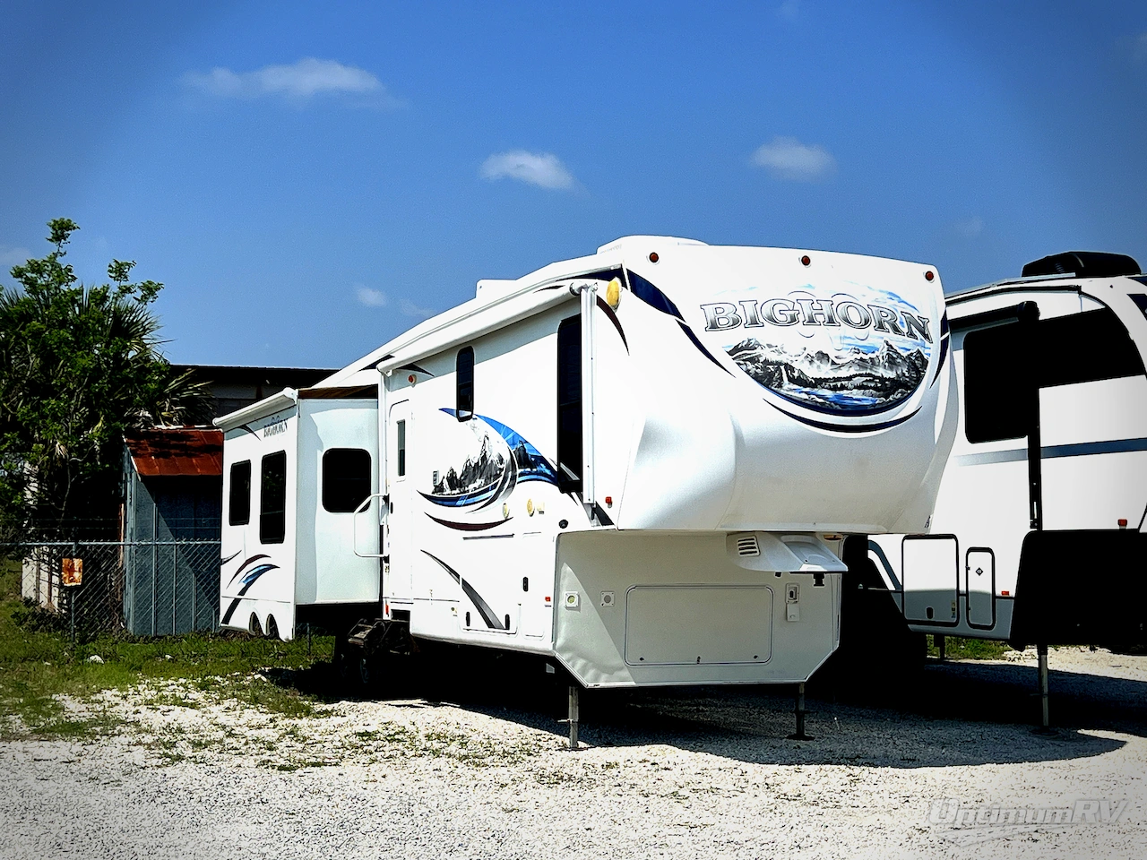 2011 Heartland Bighorn 3455RL Photo 1