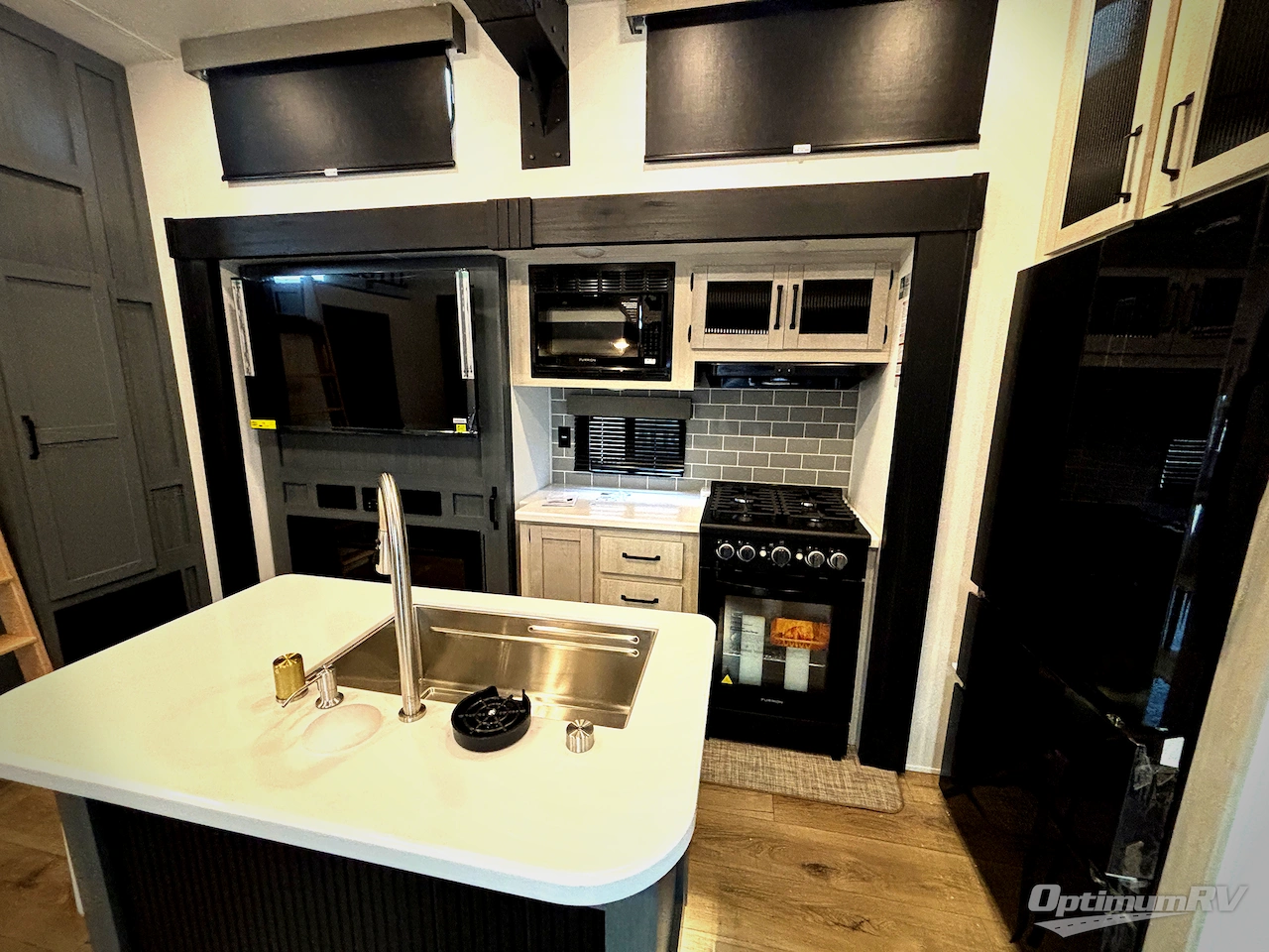 2026 Forest River Puma Vista 421LFT Photo 5