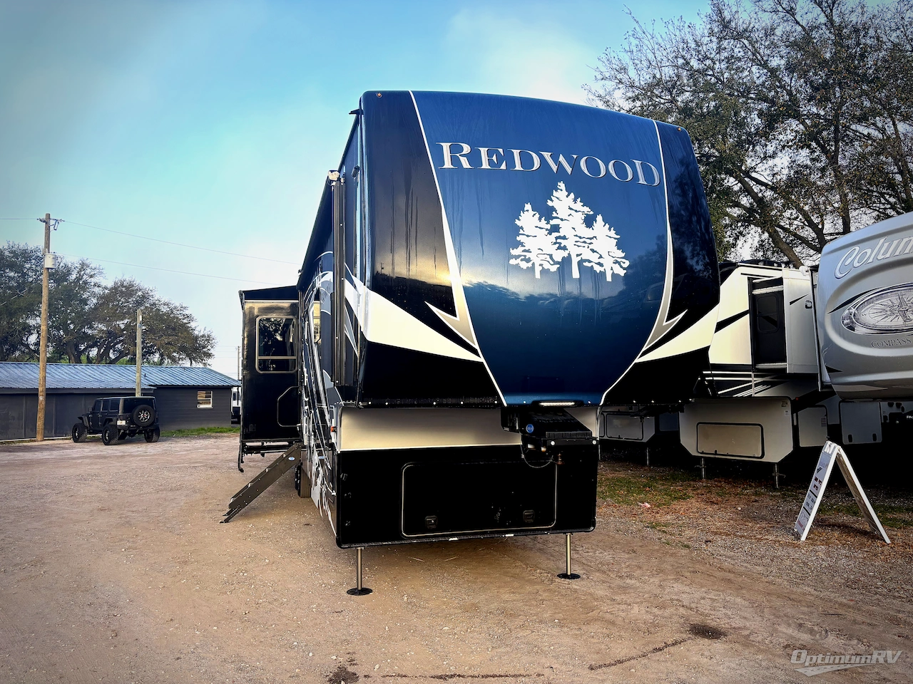 2021 Redwood Redwood 4001LK Photo 1