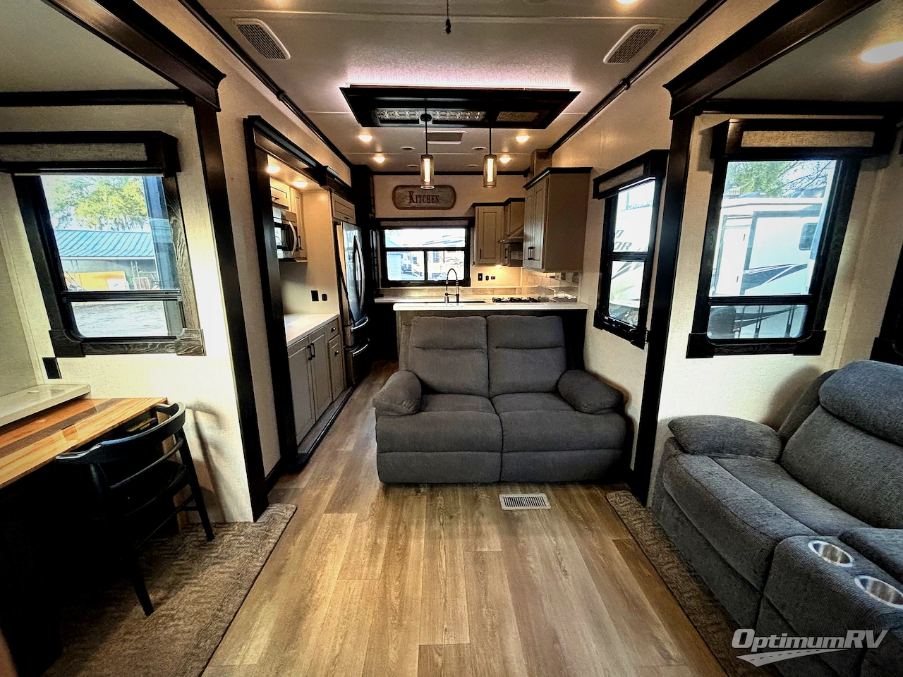 2021 Redwood Redwood 4001LK Photo 4