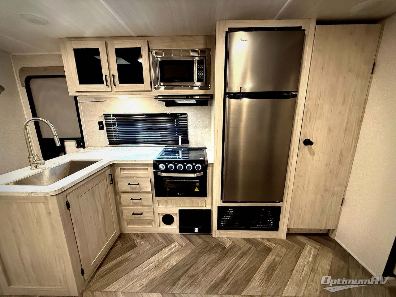 2023 East To West Della Terra 291BH Photo 9