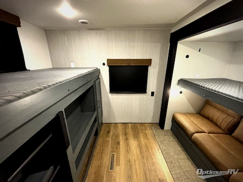 2026 Palomino Puma 31QBBH RV Photo 4