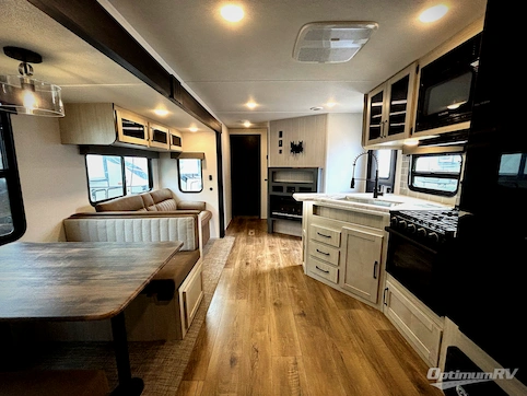 2026 Palomino Puma 32BHQS RV Photo 2