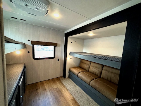 2026 Palomino Puma 32BHQS RV Photo 4