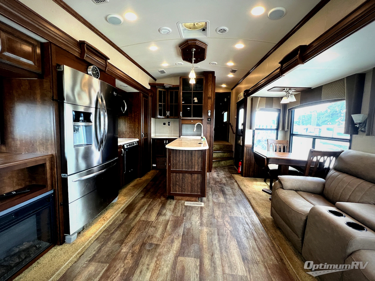 2016 Forest River Cardinal 3250RL Photo 5