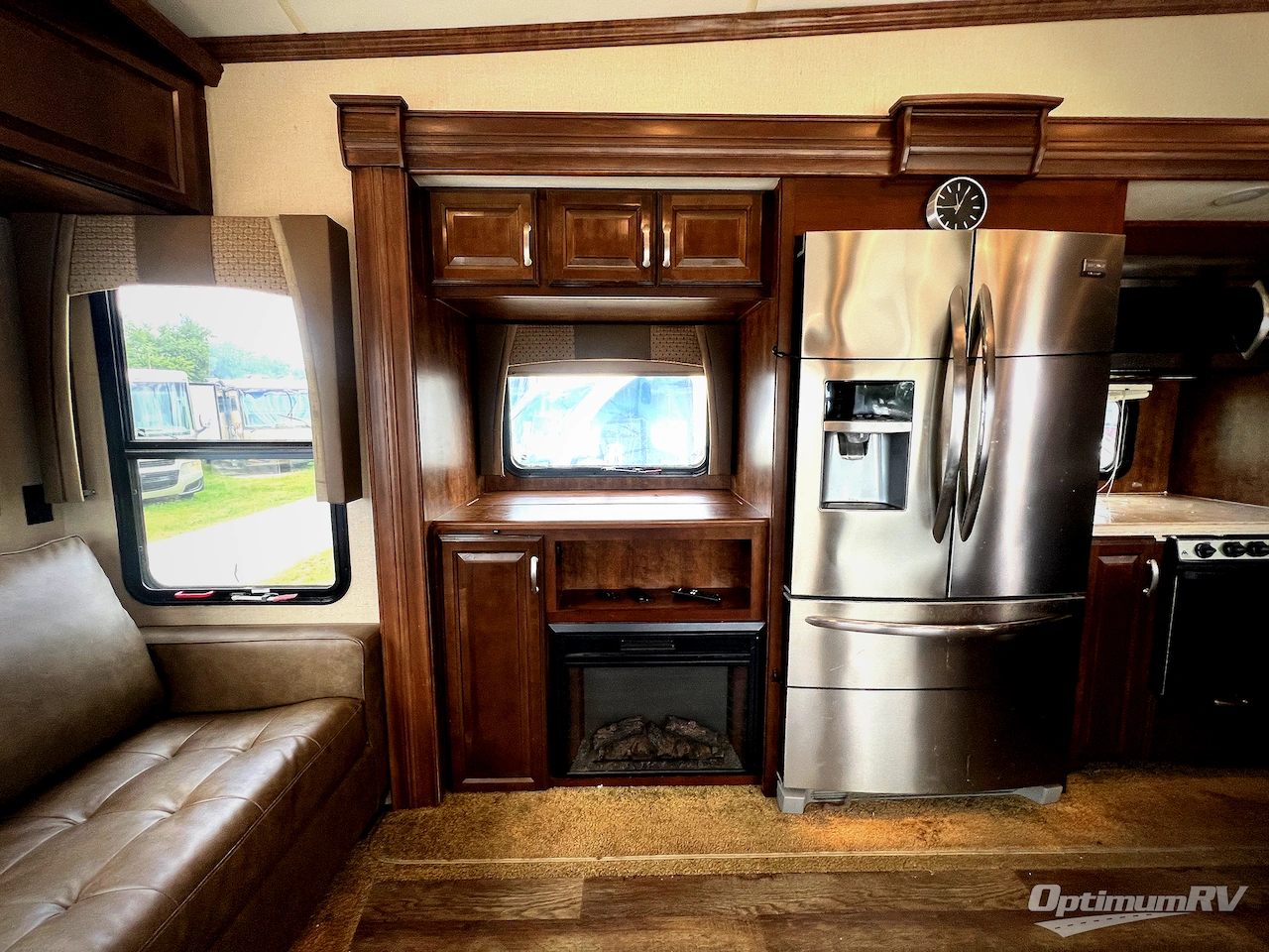 2016 Forest River Cardinal 3250RL Photo 8