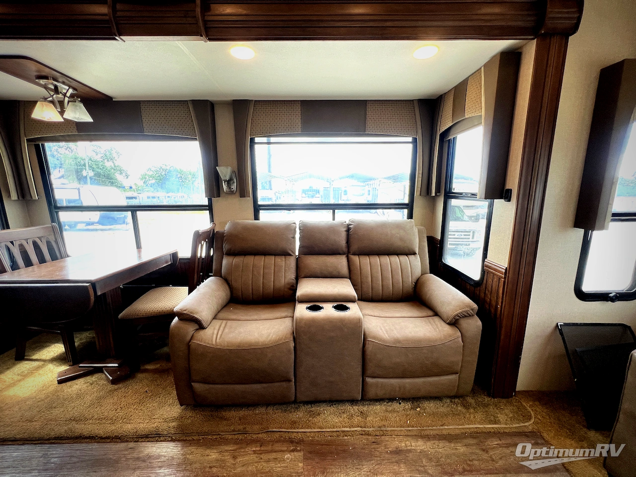 2016 Forest River Cardinal 3250RL Photo 9