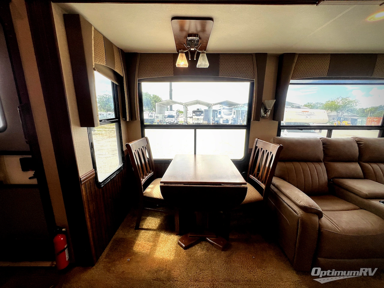 2016 Forest River Cardinal 3250RL Photo 10