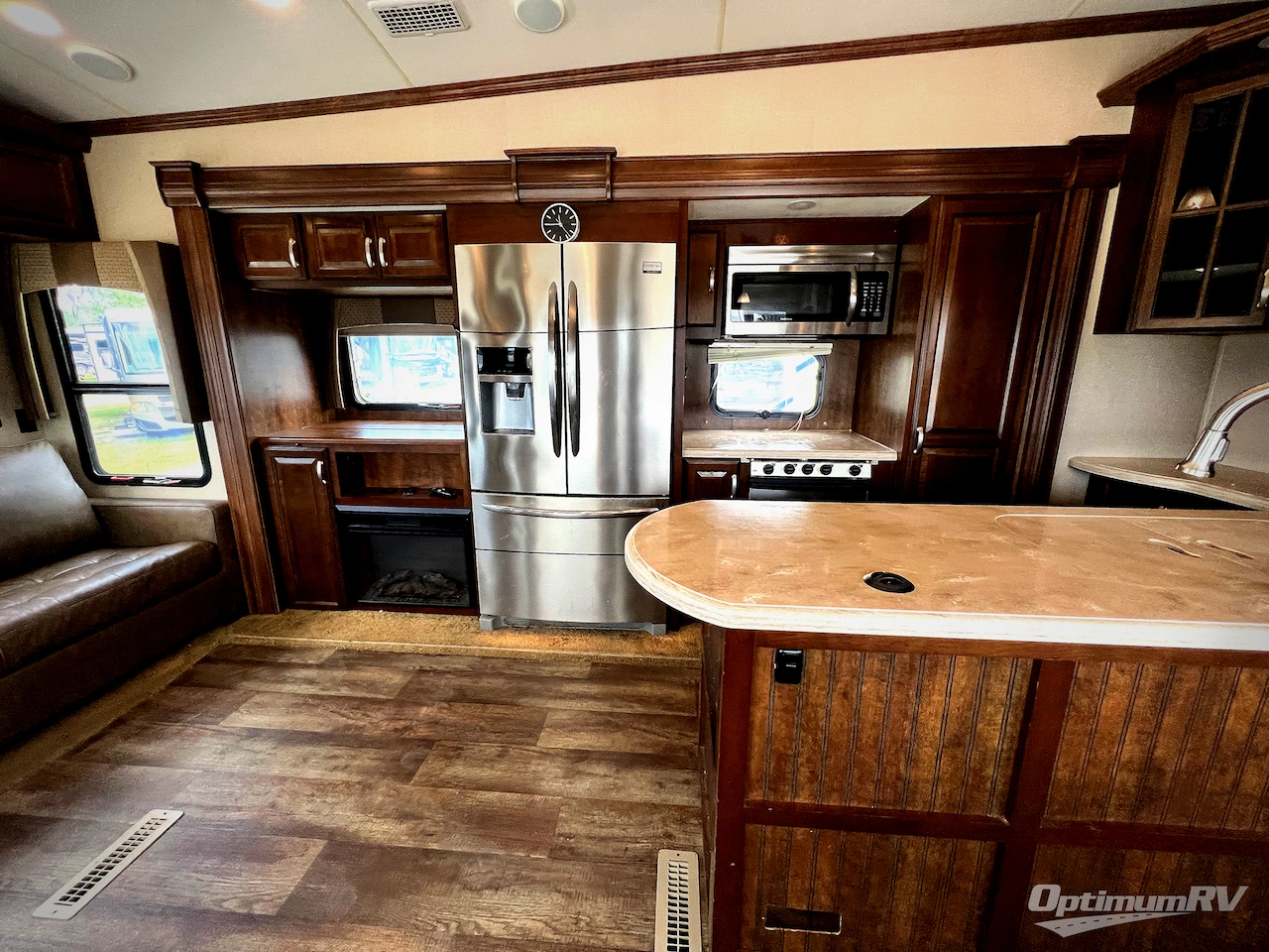 2016 Forest River Cardinal 3250RL Photo 11