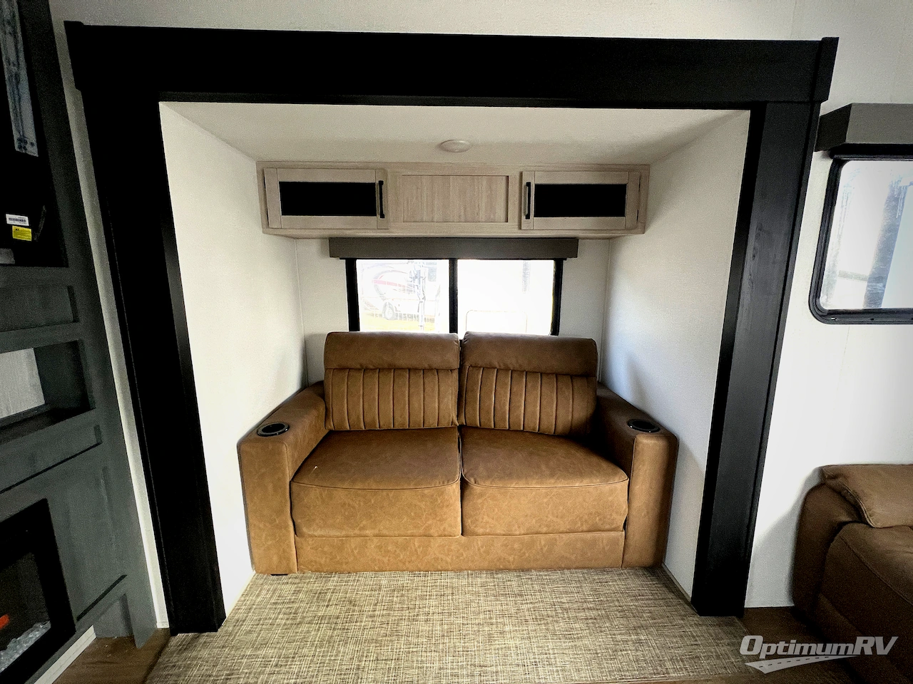 2026 Palomino Puma Destination 39FKL Photo 9