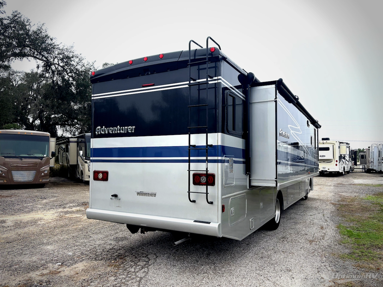 2022 Winnebago Adventurer 36Z Photo 2