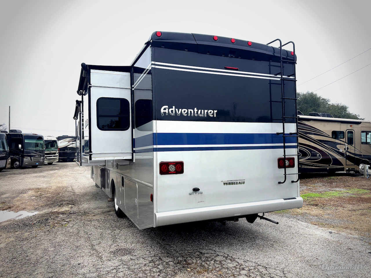 2022 Winnebago Adventurer 36Z Photo 3
