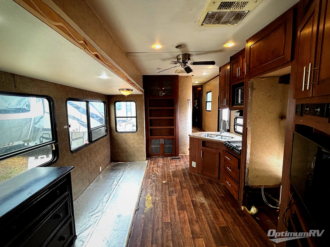 2011 Dutchmen Komfort 3530FBH Photo 2