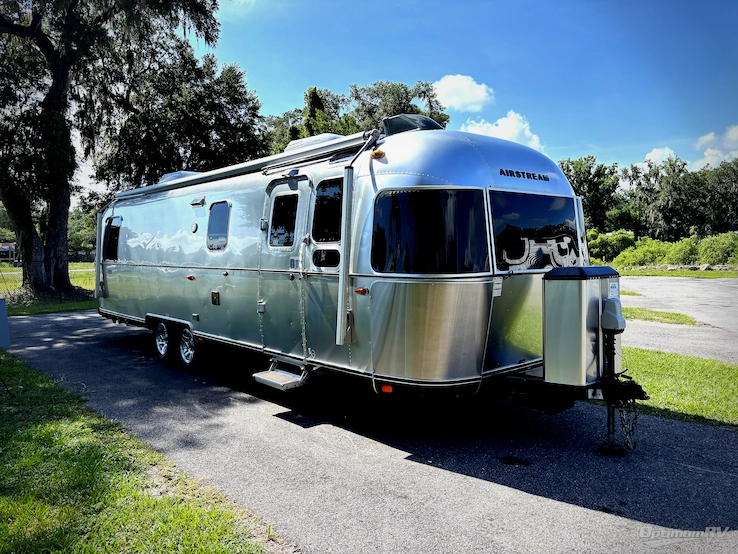 2017 Airstream Classic 30 RV Photo 1