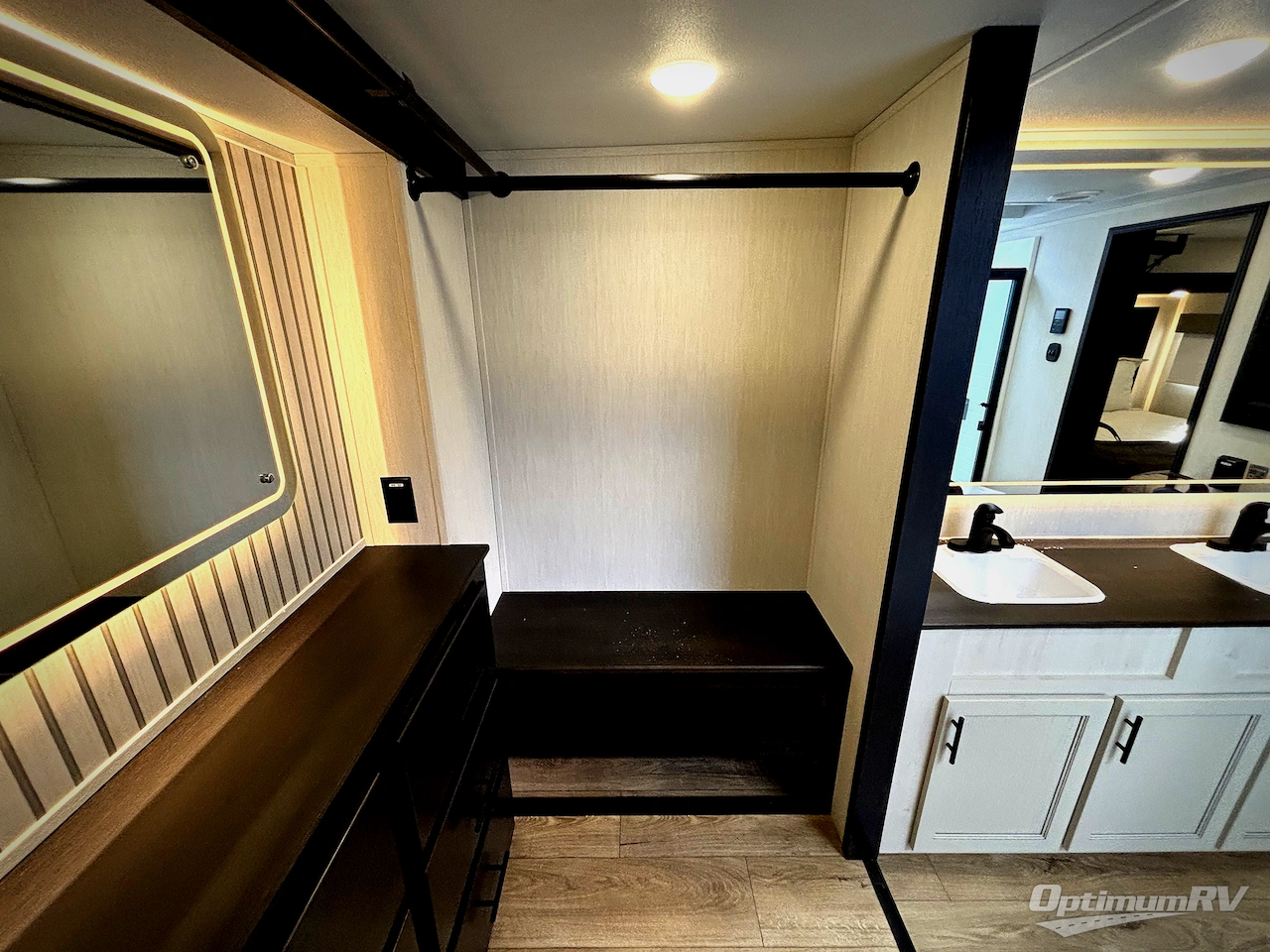 2026 Forest River Cherokee Sabre 36EST Photo 9