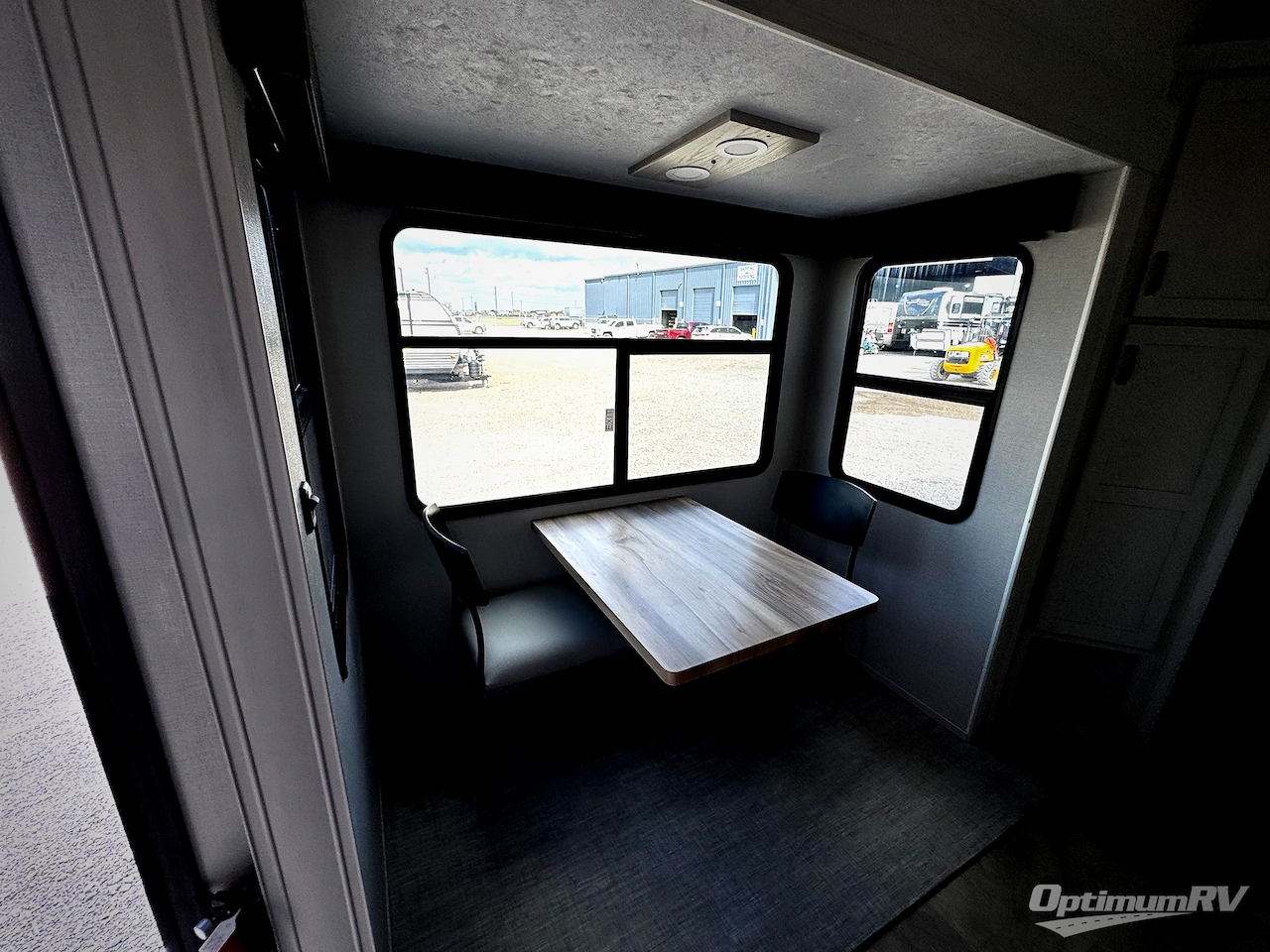 2026 Coachmen Chaparral 334FL Photo 9