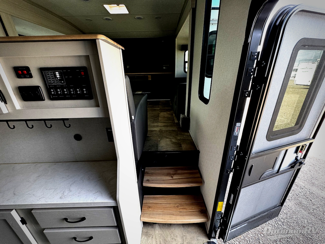 2026 Coachmen Chaparral 334FL Photo 10