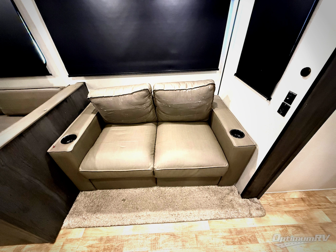 2022 Keystone Hideout 32LBH Photo 2