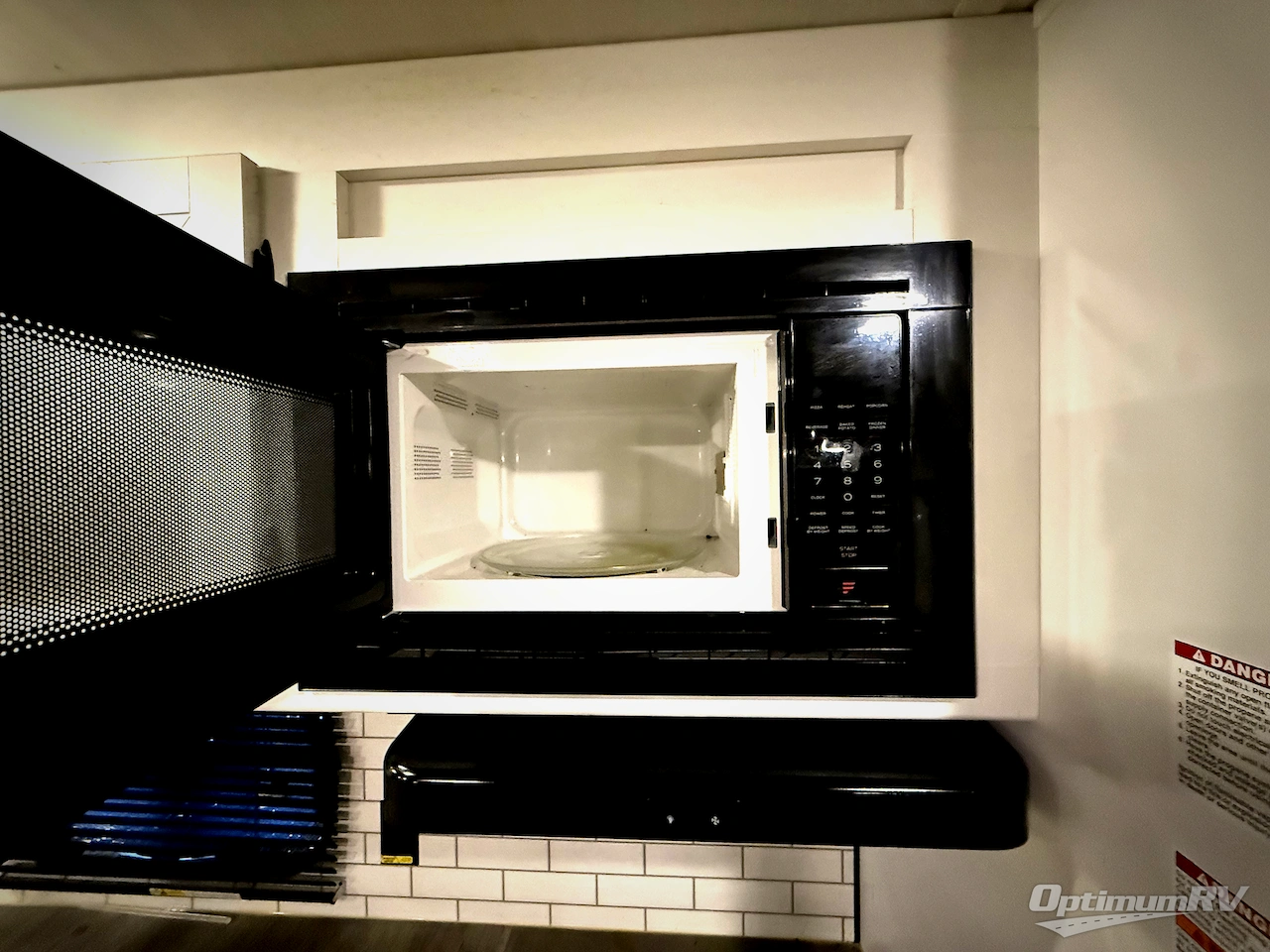 2022 Keystone Hideout 32LBH Photo 5