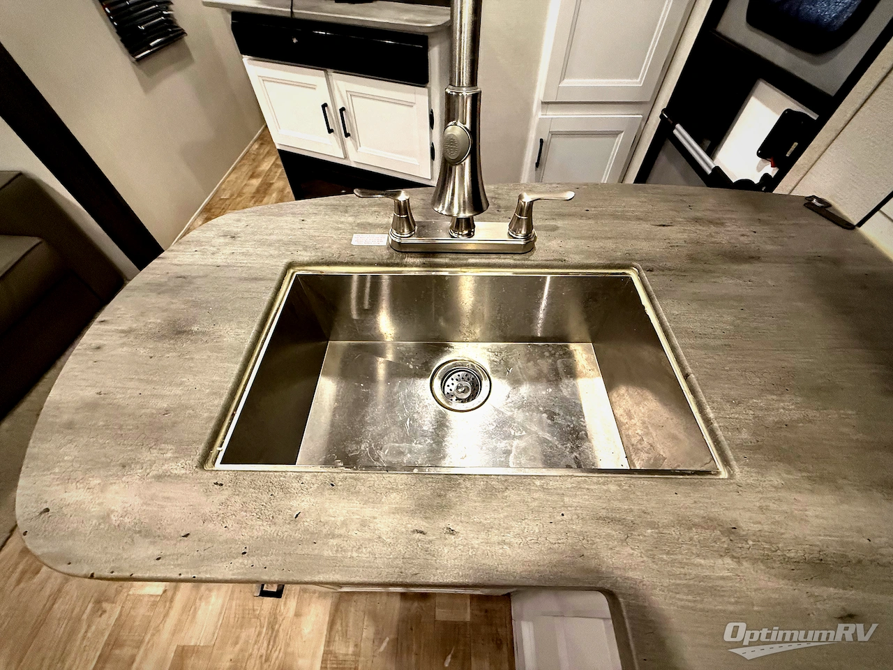 2022 Keystone Hideout 32LBH Photo 8