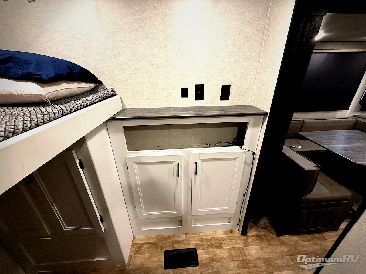 2022 Keystone Hideout 32LBH Photo 12